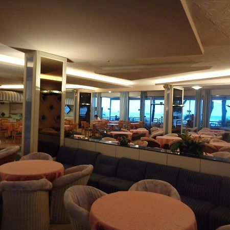 Hotel Ambasciatori Palace Lido di Jesolo Bagian luar foto