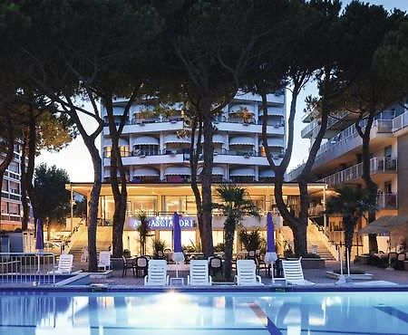 Hotel Ambasciatori Palace Lido di Jesolo Bagian luar foto