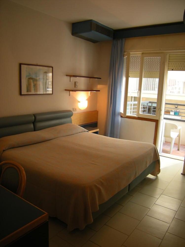 Hotel Ambasciatori Palace Lido di Jesolo Bagian luar foto