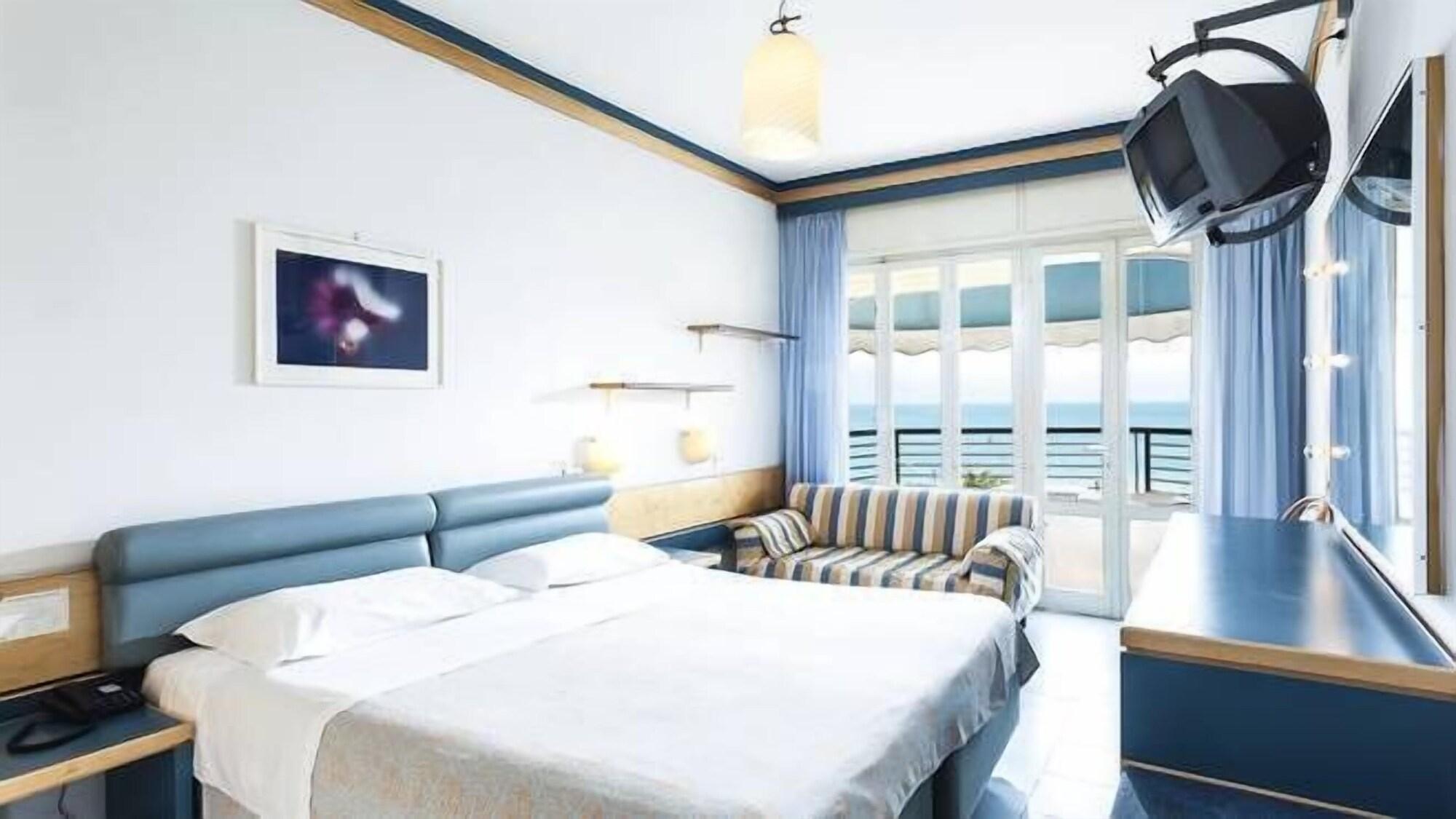 Hotel Ambasciatori Palace Lido di Jesolo Bagian luar foto