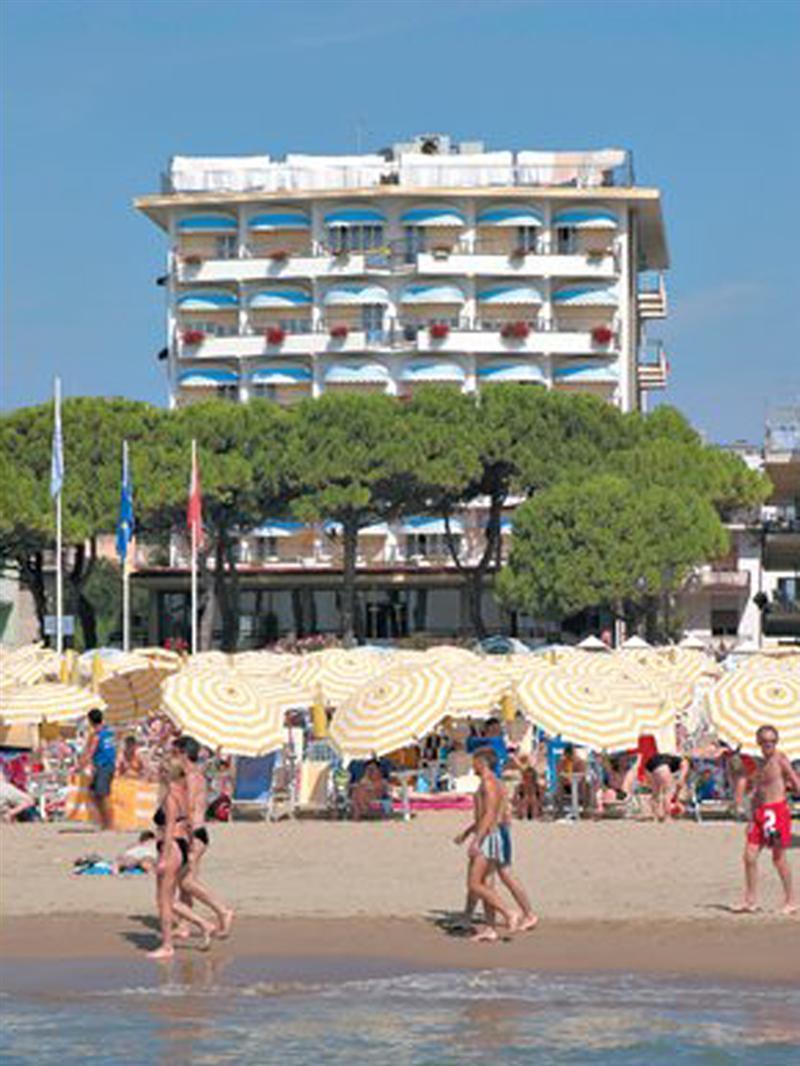 Hotel Ambasciatori Palace Lido di Jesolo Bagian luar foto