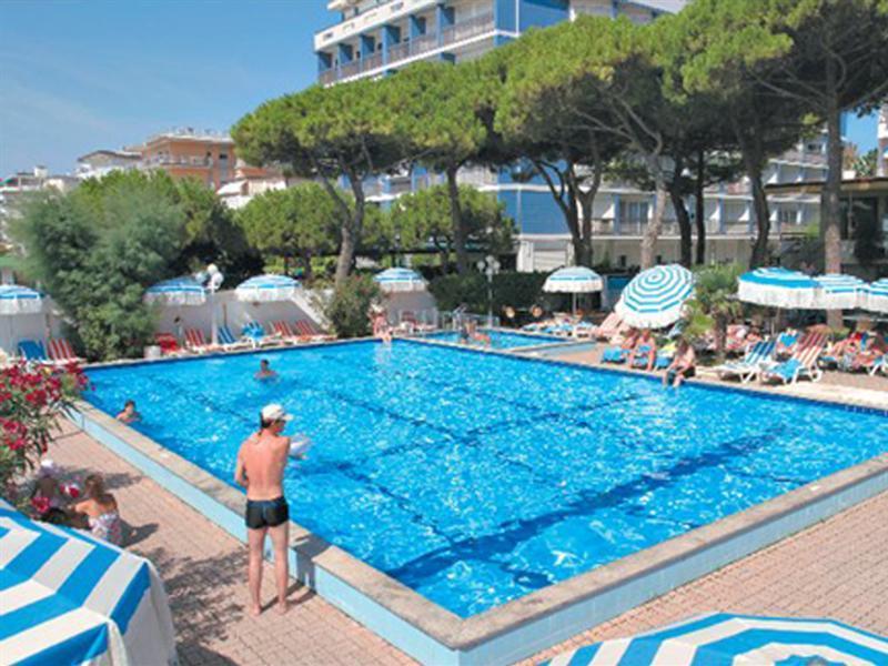 Hotel Ambasciatori Palace Lido di Jesolo Bagian luar foto