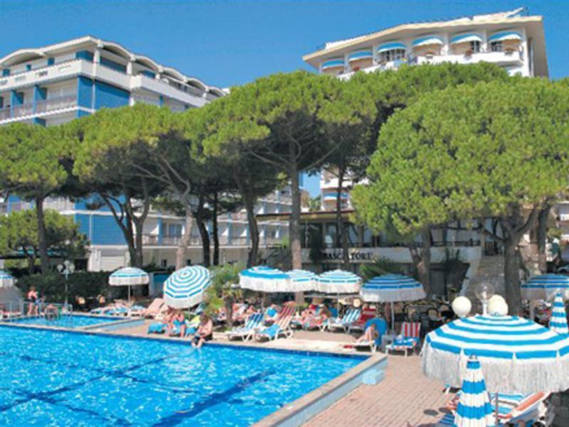 Hotel Ambasciatori Palace Lido di Jesolo Bagian luar foto