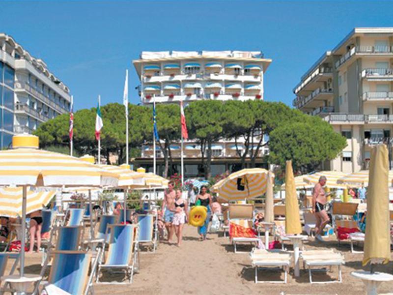 Hotel Ambasciatori Palace Lido di Jesolo Bagian luar foto