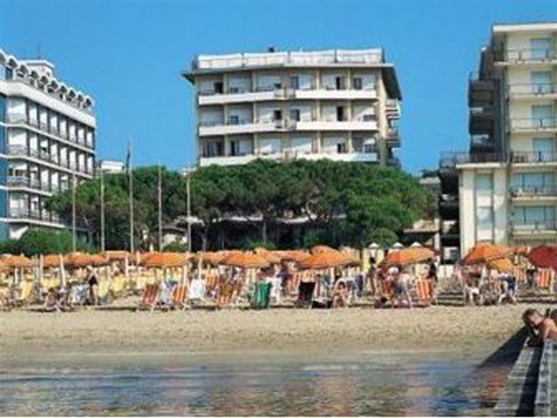 Hotel Ambasciatori Palace Lido di Jesolo Bagian luar foto