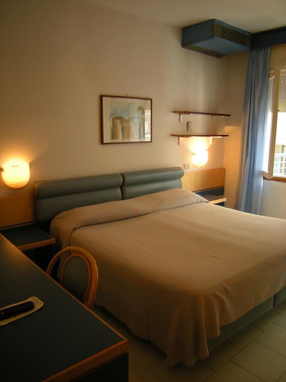 Hotel Ambasciatori Palace Lido di Jesolo Bagian luar foto