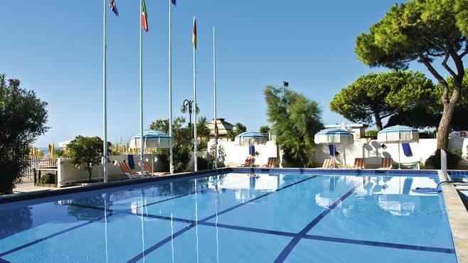 Hotel Ambasciatori Palace Lido di Jesolo Bagian luar foto