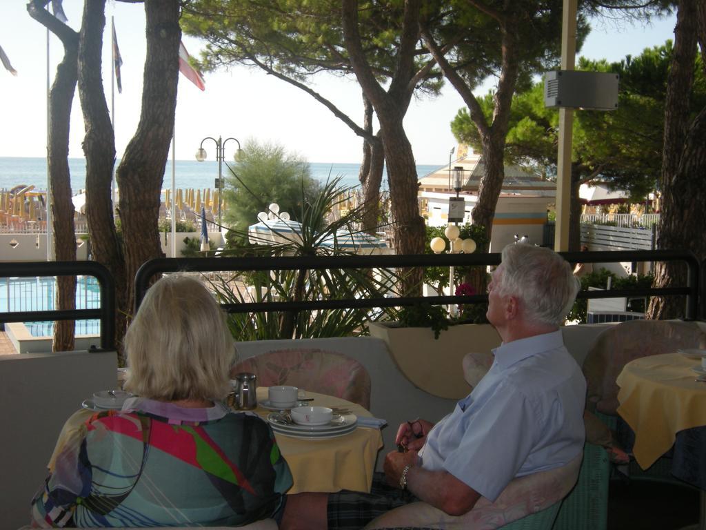 Hotel Ambasciatori Palace Lido di Jesolo Bagian luar foto