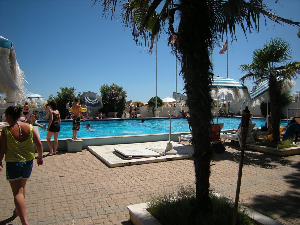 Hotel Ambasciatori Palace Lido di Jesolo Bagian luar foto