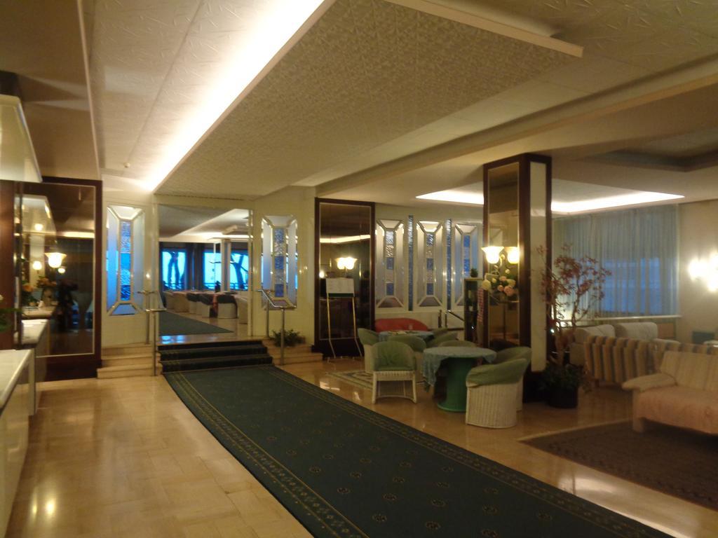 Hotel Ambasciatori Palace Lido di Jesolo Bagian luar foto