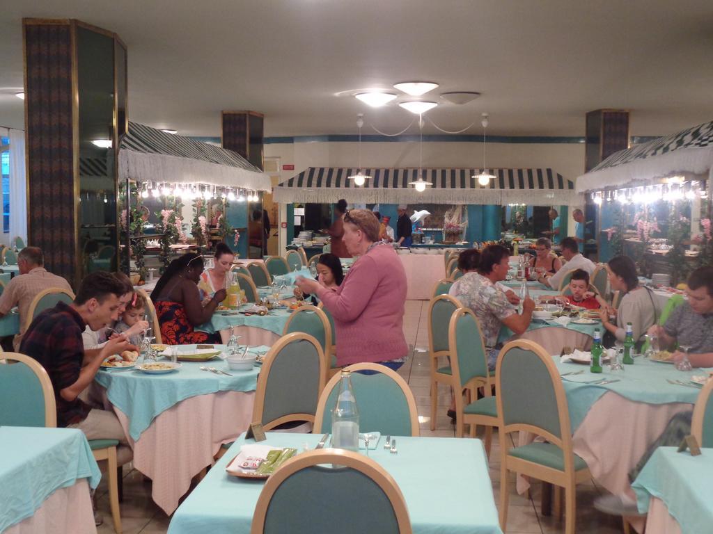Hotel Ambasciatori Palace Lido di Jesolo Bagian luar foto