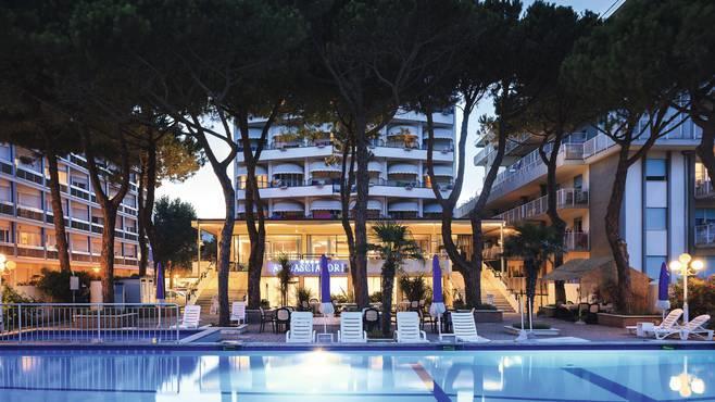 Hotel Ambasciatori Palace Lido di Jesolo Bagian luar foto