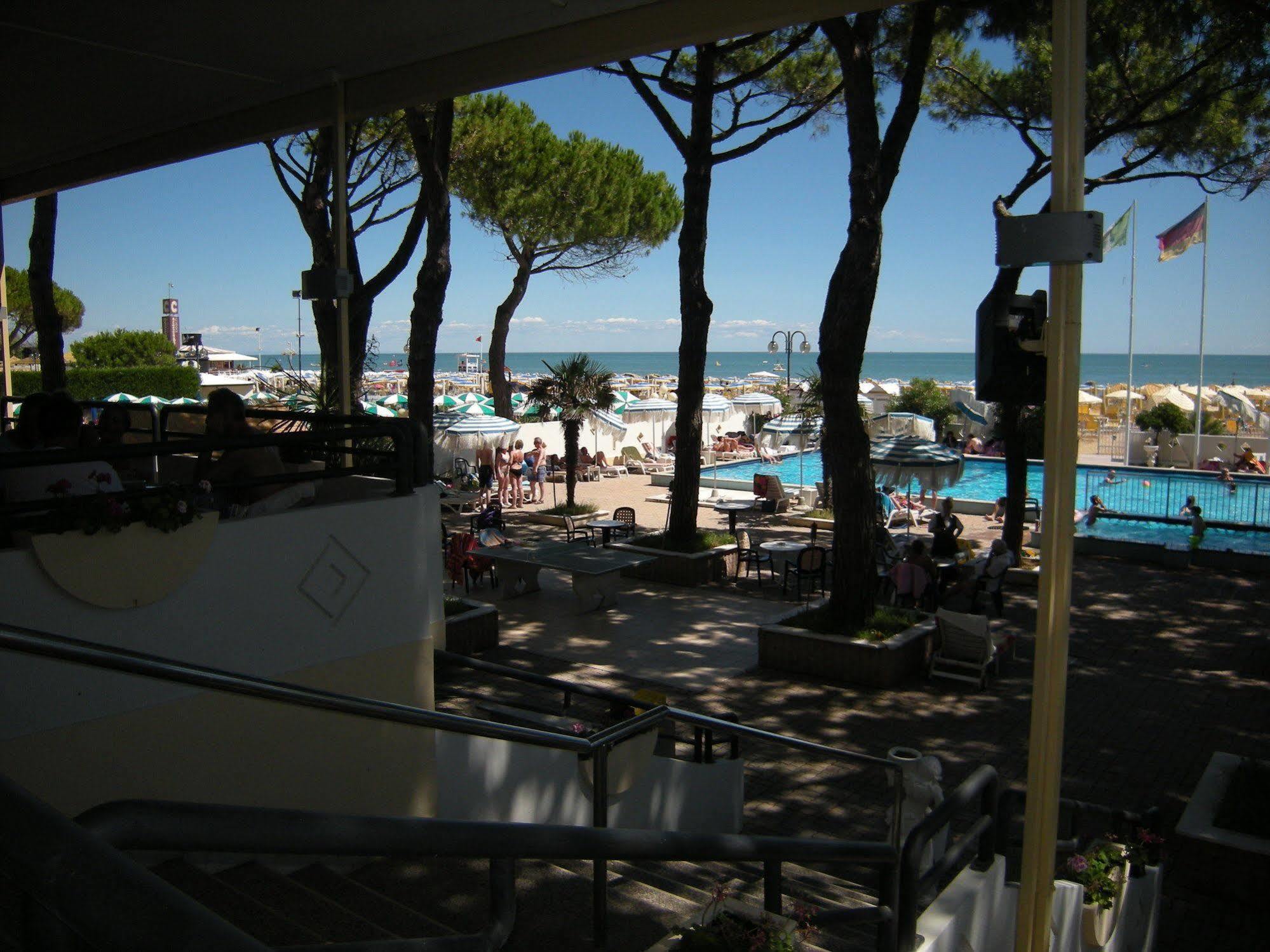 Hotel Ambasciatori Palace Lido di Jesolo Bagian luar foto